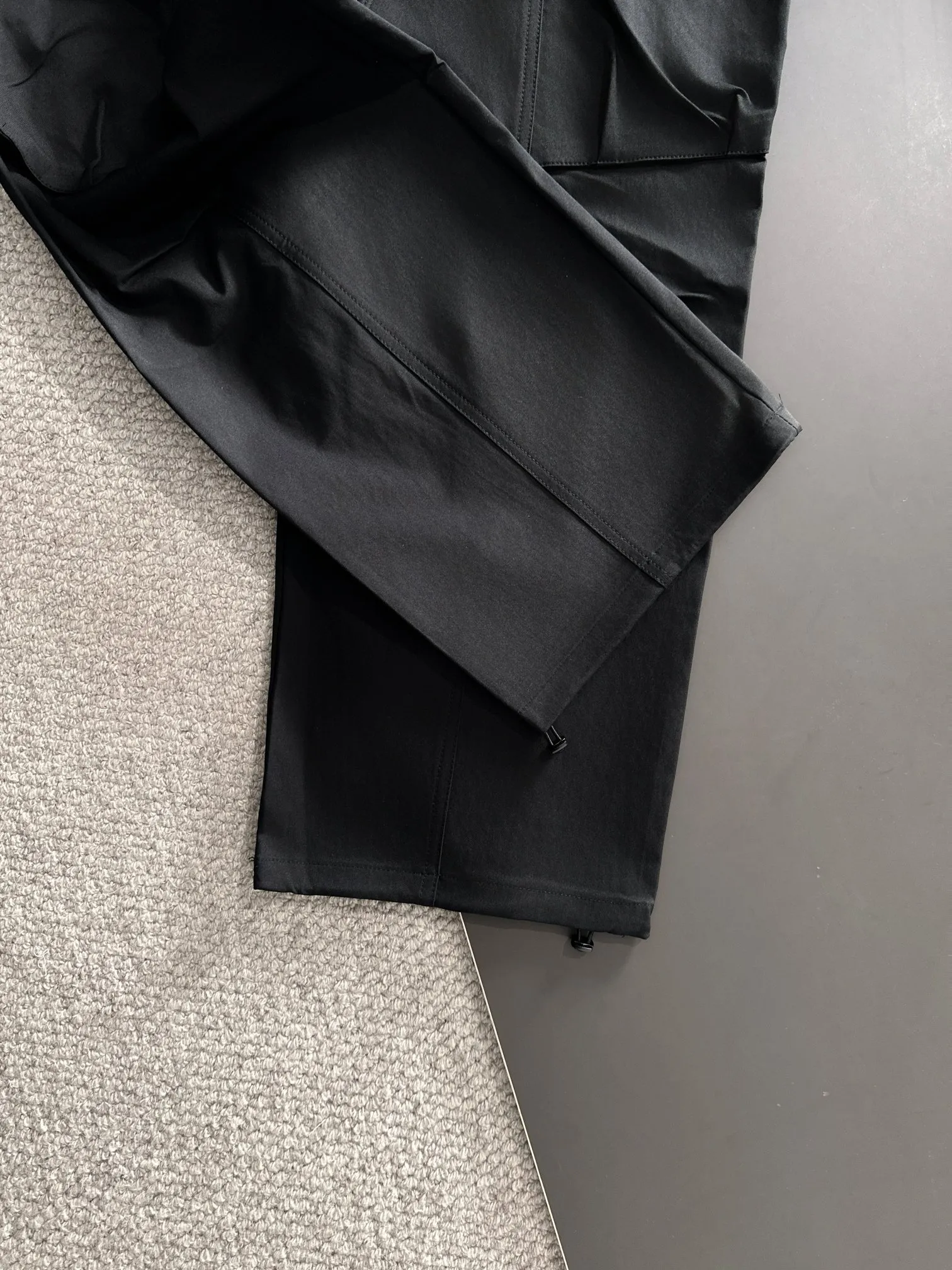 Next day shipping P360 Stone Island 2025 new fall elastic band casual pants and straight pants, medium-thick and thin counter-customized fabrics, breathable, comfortable, high wrinkle resistance, impeccable details, brand element design concept, reflecting high quality. It feels delicate and soft! It presents a casual cut and the upper body shape is great! Size: M-3XL